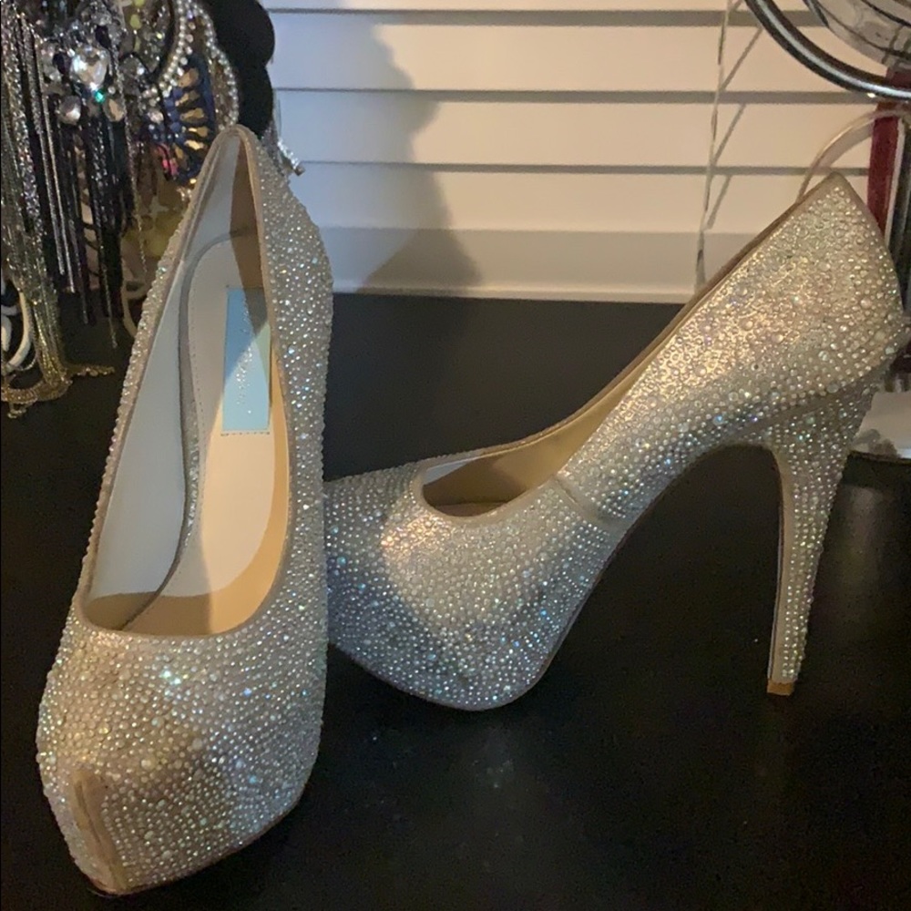 BETSY JOHNSON 7.5 heels